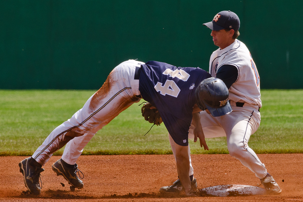 Late runs lift Wingate past Carson-Newman, 10-5