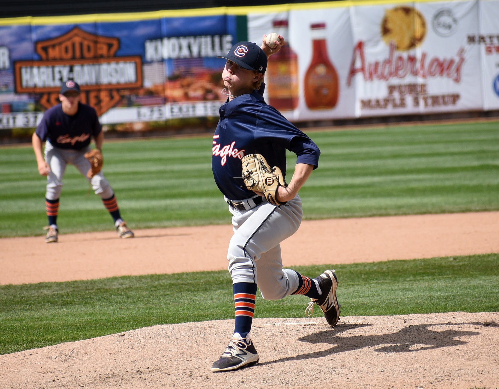 Blue rides big first frame to series-evening win
