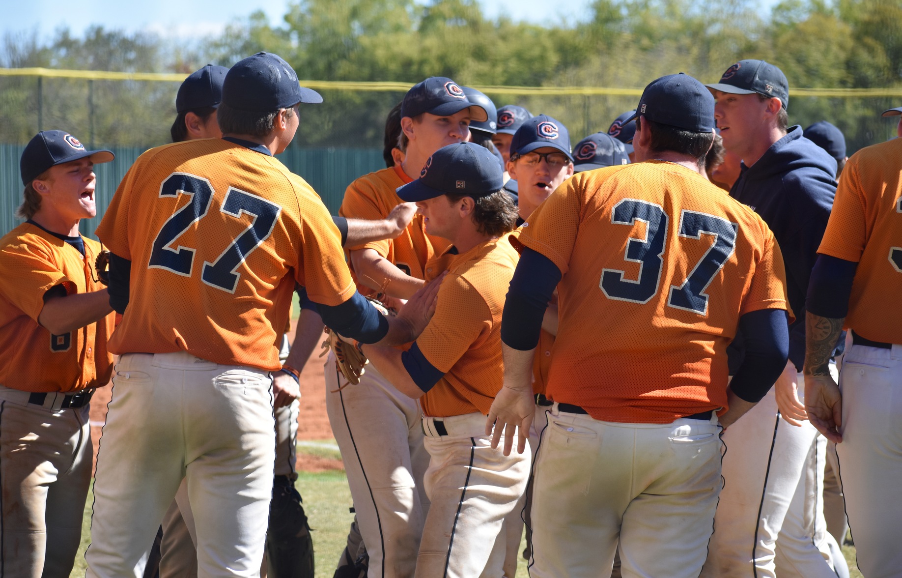 Pitchers duel sees Orange take 2-1 series lead