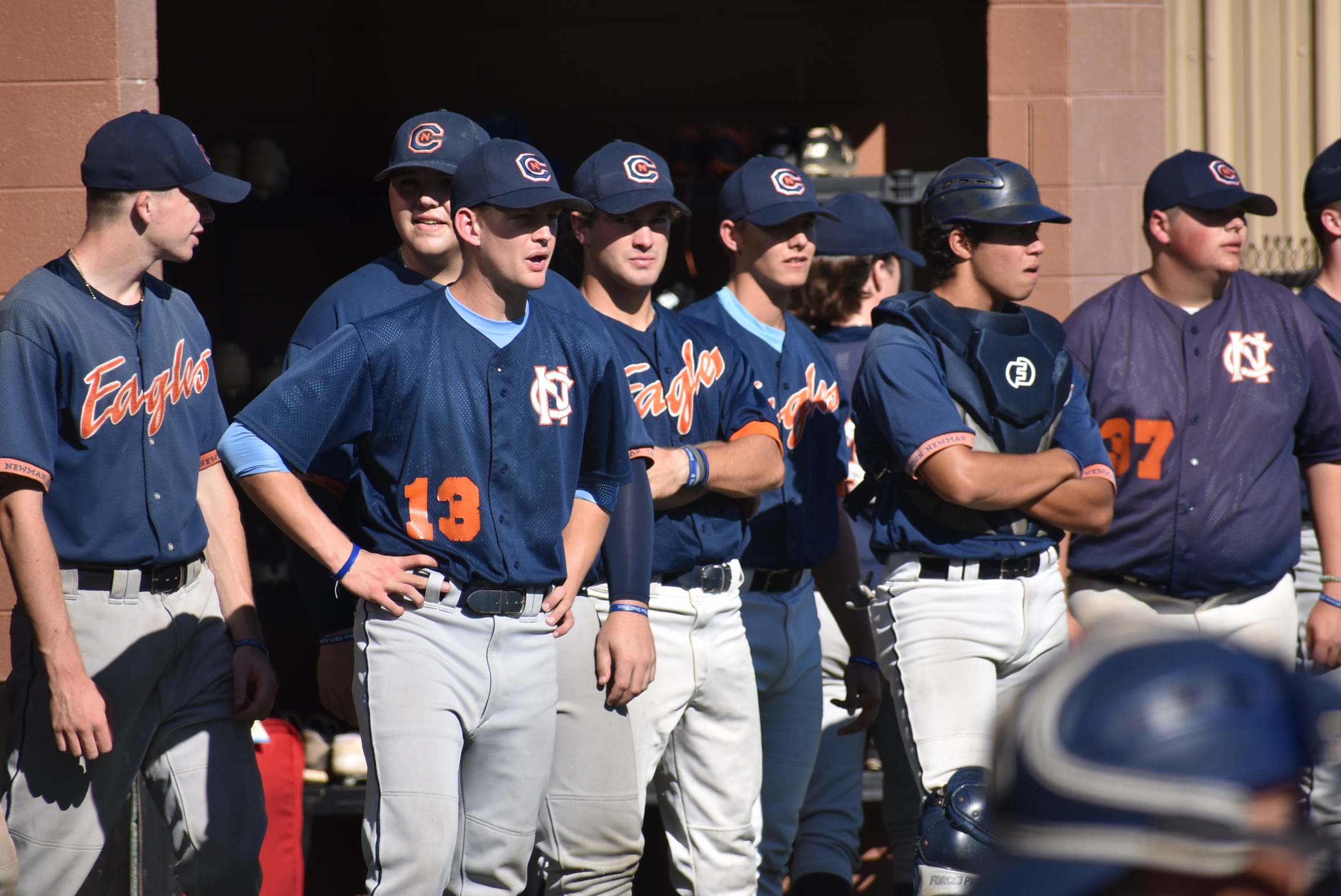 Dominant pitching helps Blue squad even series