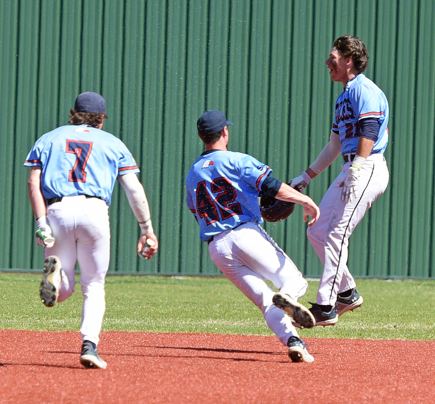 Eagles edge Railsplitters to sweep SAC series