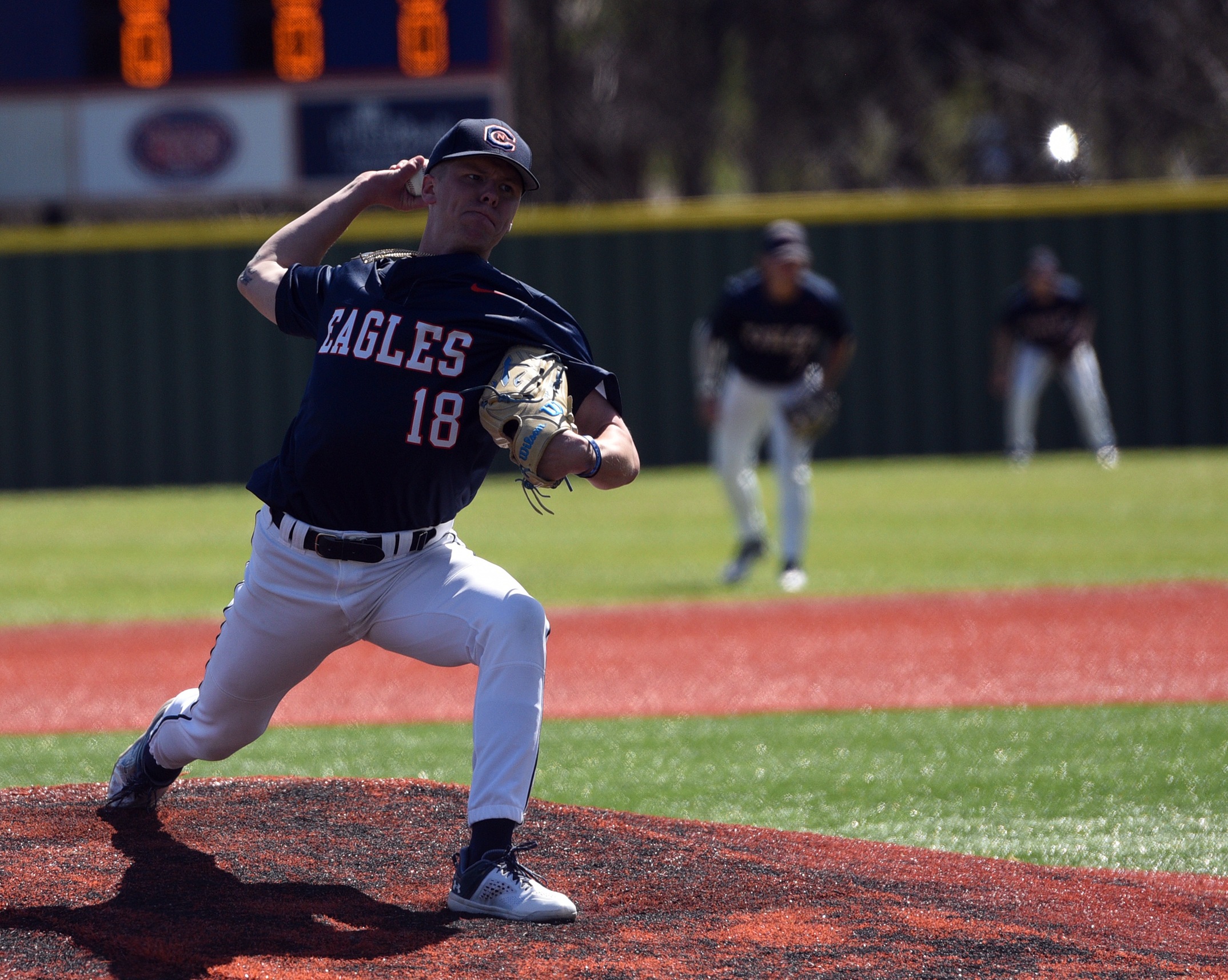 Lee wins pitcher&rsquo;s duel with C-N
