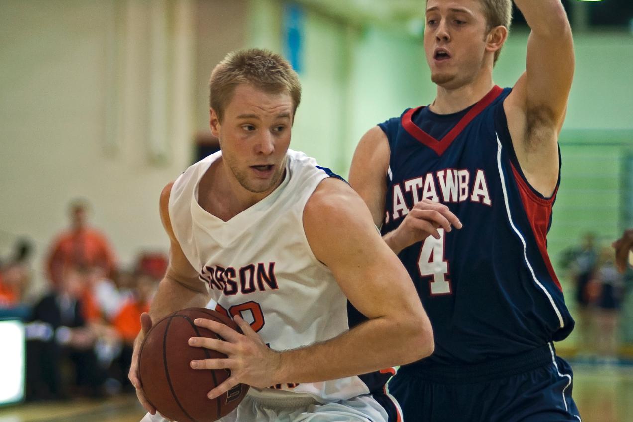 Eagles fall at Wingate, 71-46