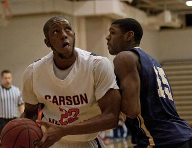Eagles seek to extend win streak at Queens