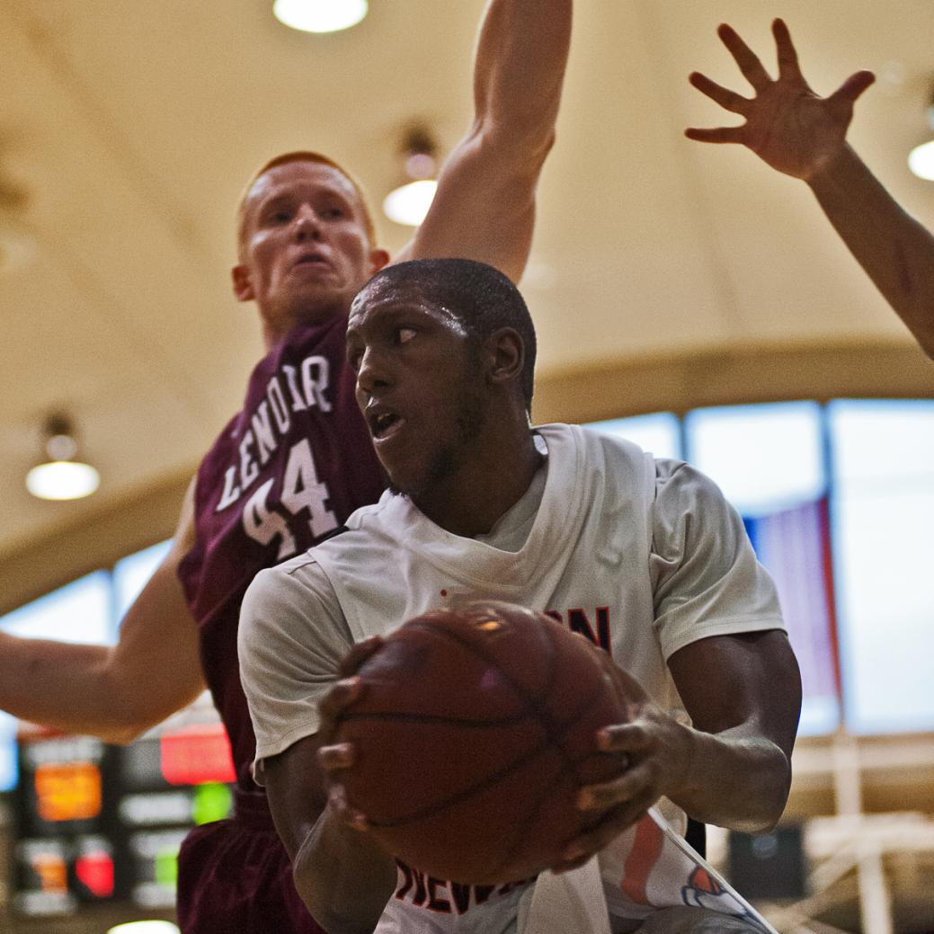 Eagles, Bears battle for third time in opening round of Food Lion SAC Tournament