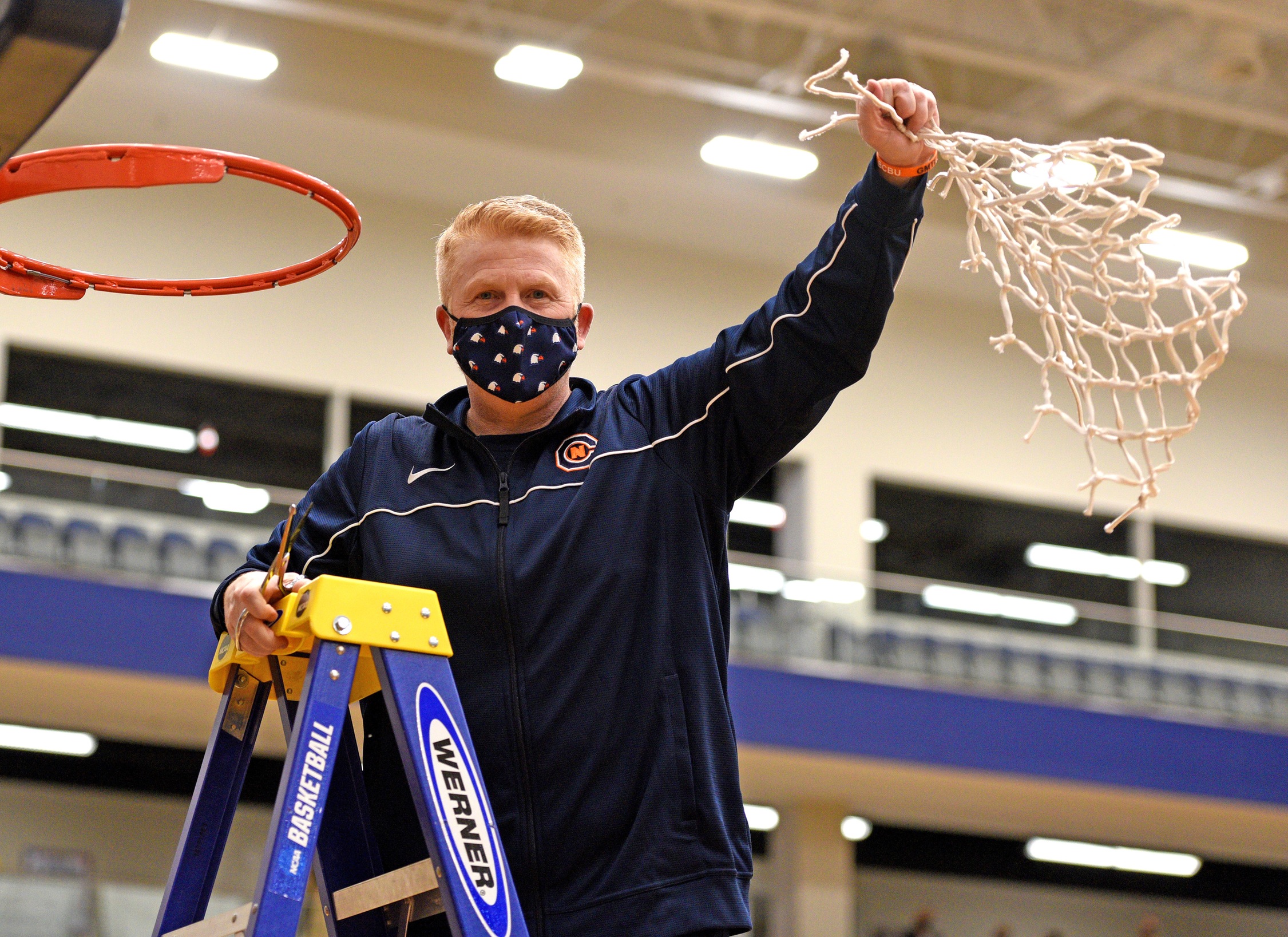 CHAMPS!! Sensational second half spurt sends C-N to SAC tournament crown over Queens