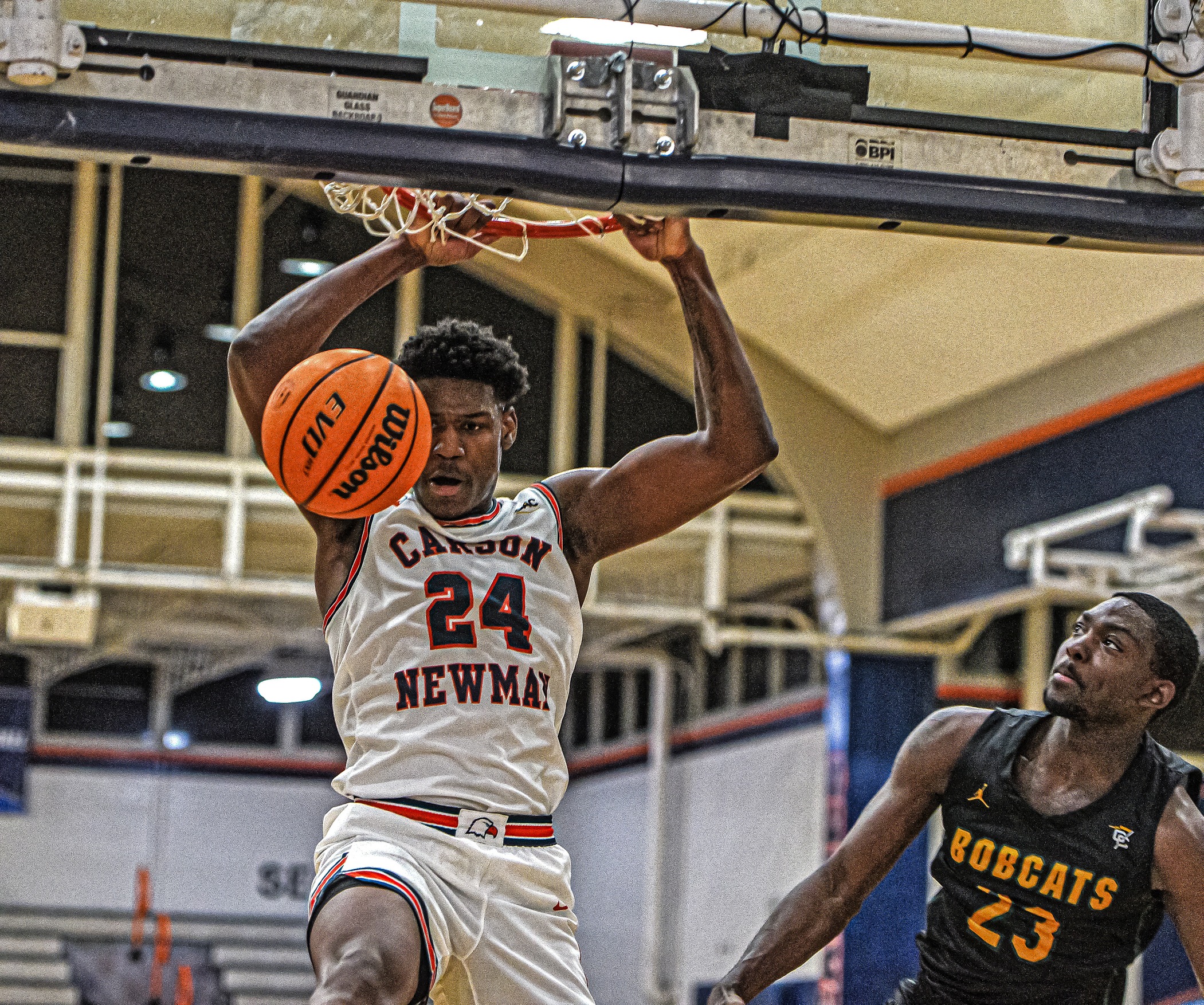 Three-point barrage helps Eagles boatrace Bobcats