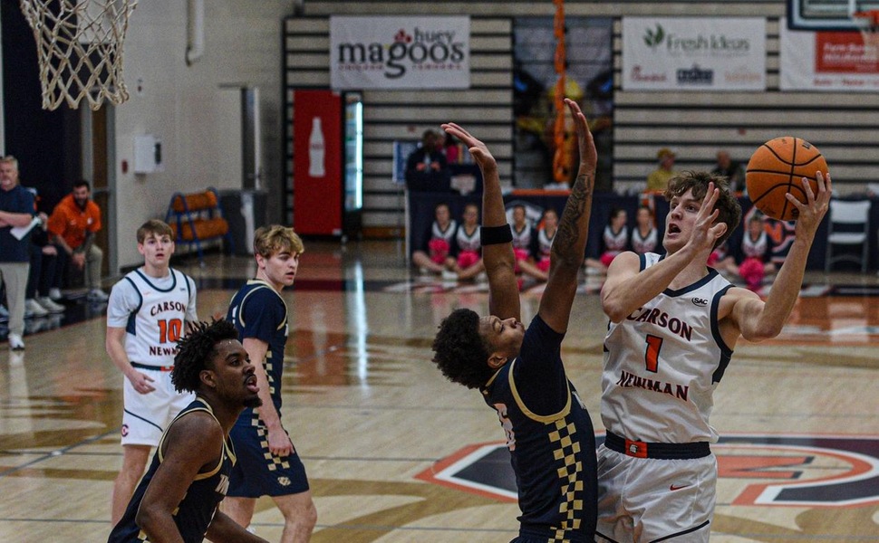 Browder&rsquo;s big day propels Eagles past &lsquo;Dogs