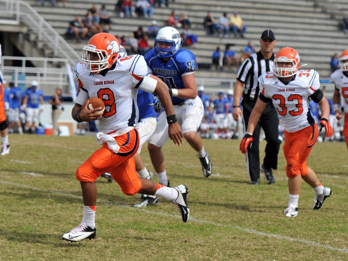 Eagles turn 7-7 halftime tie into 35-19 road win, Sparks moves into ninth on all-time wins list