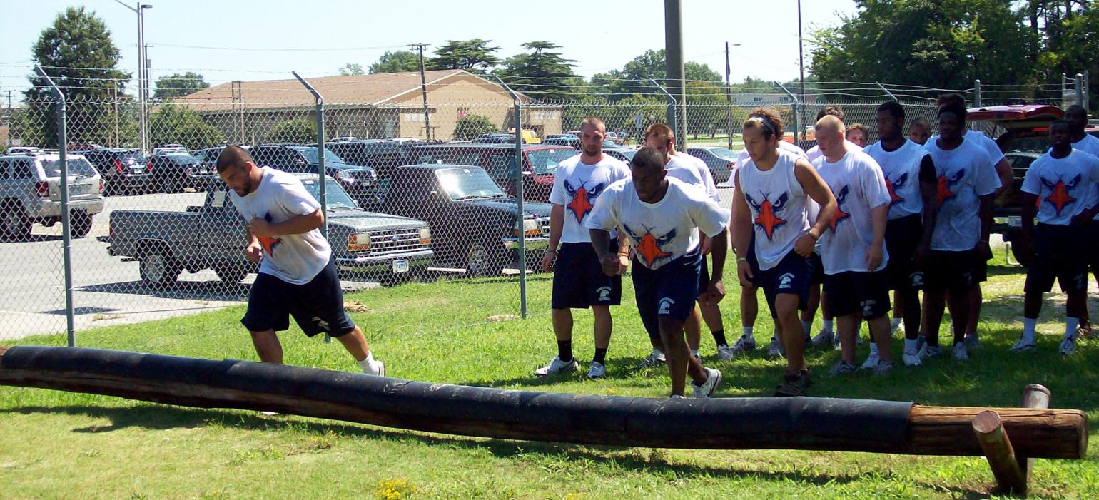 Carson-Newman football players reach out to Virginia Beach community, train with Navy SEALs