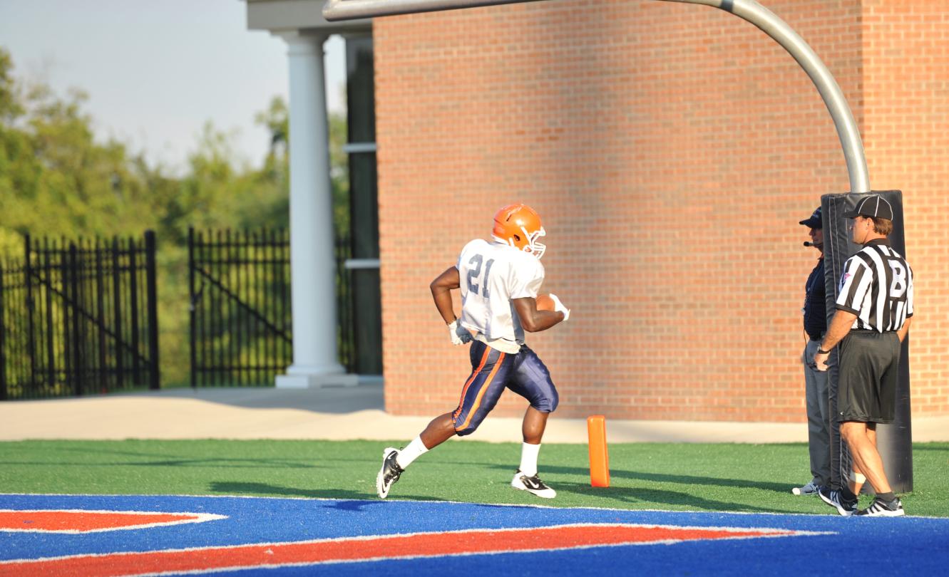 White squeezes Orange 34-7 in C-N Football scrimmage