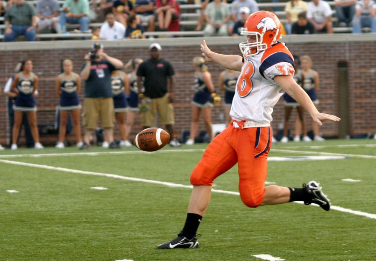 C-N alum Jones signs contract extension with Cowboys