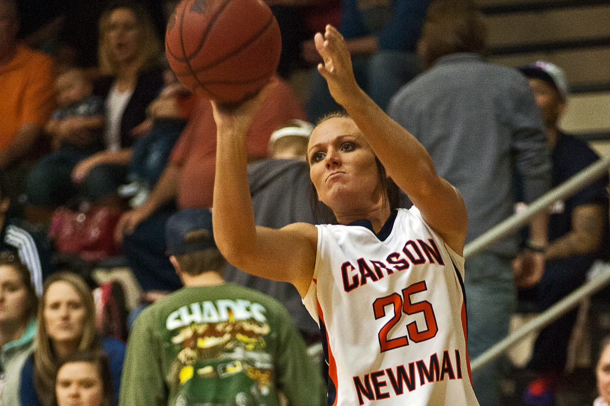 Lady Eagles fall to LMU 64-62 in Overtime