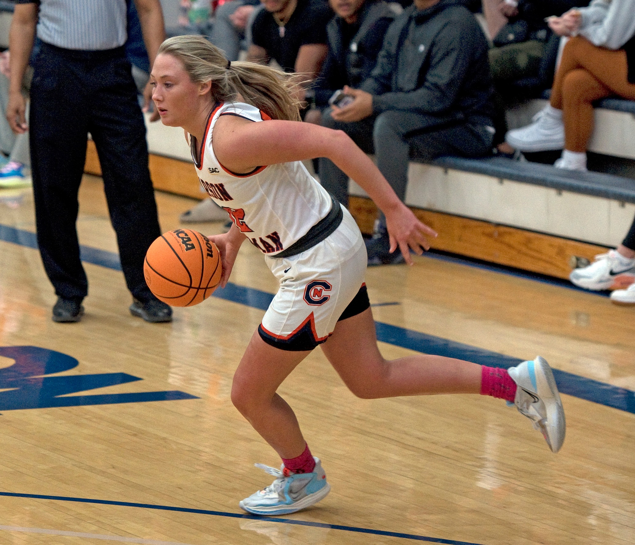 Lady Eagles escape late surge by Wasps
