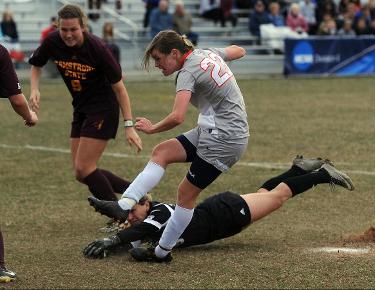 Pirates walk plank, Eagles advance to sixth Sweet 16, 3-0