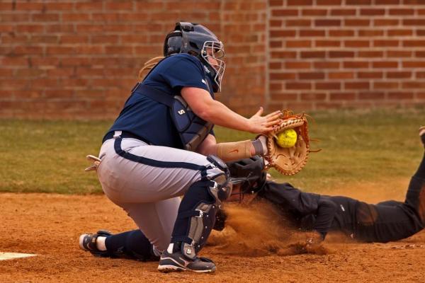 Lady Eagles split with Bellarmine