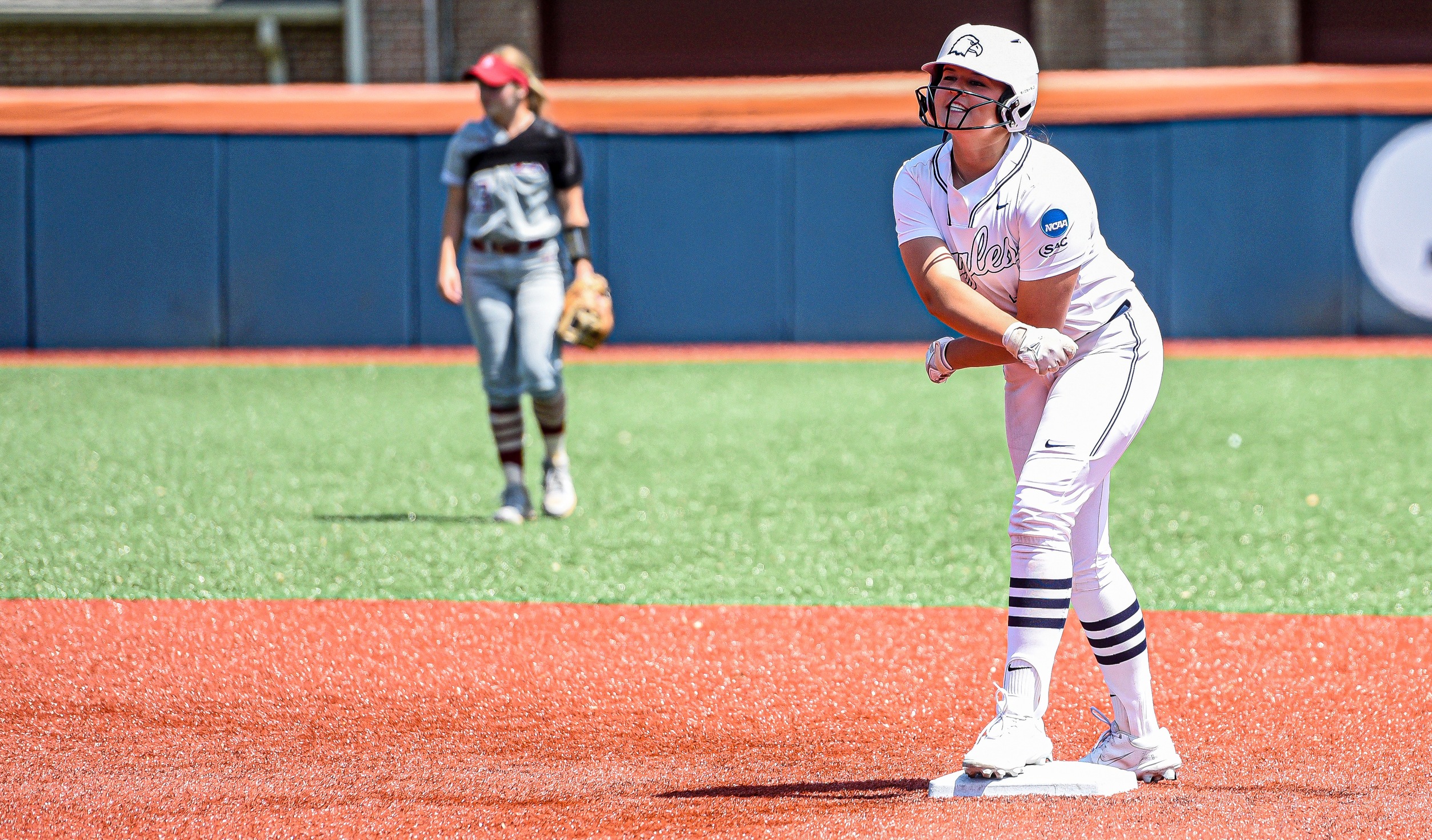 Eagles celebrate senior day with sweep of No. 19 Bears